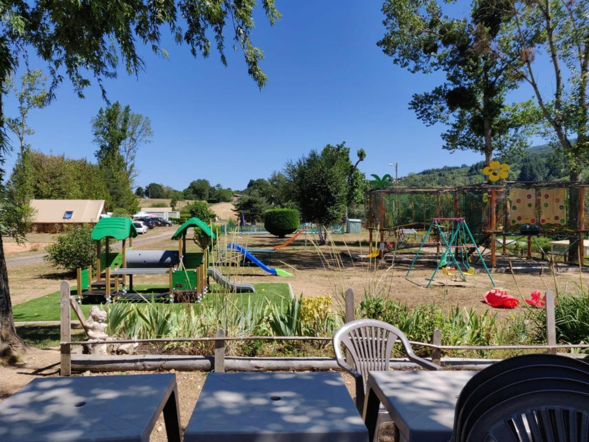 Camping " Le Grun De Chignore" Vollore-Ville Exterior foto