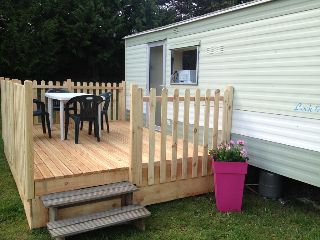 Camping " Le Grun De Chignore" Vollore-Ville Exterior foto